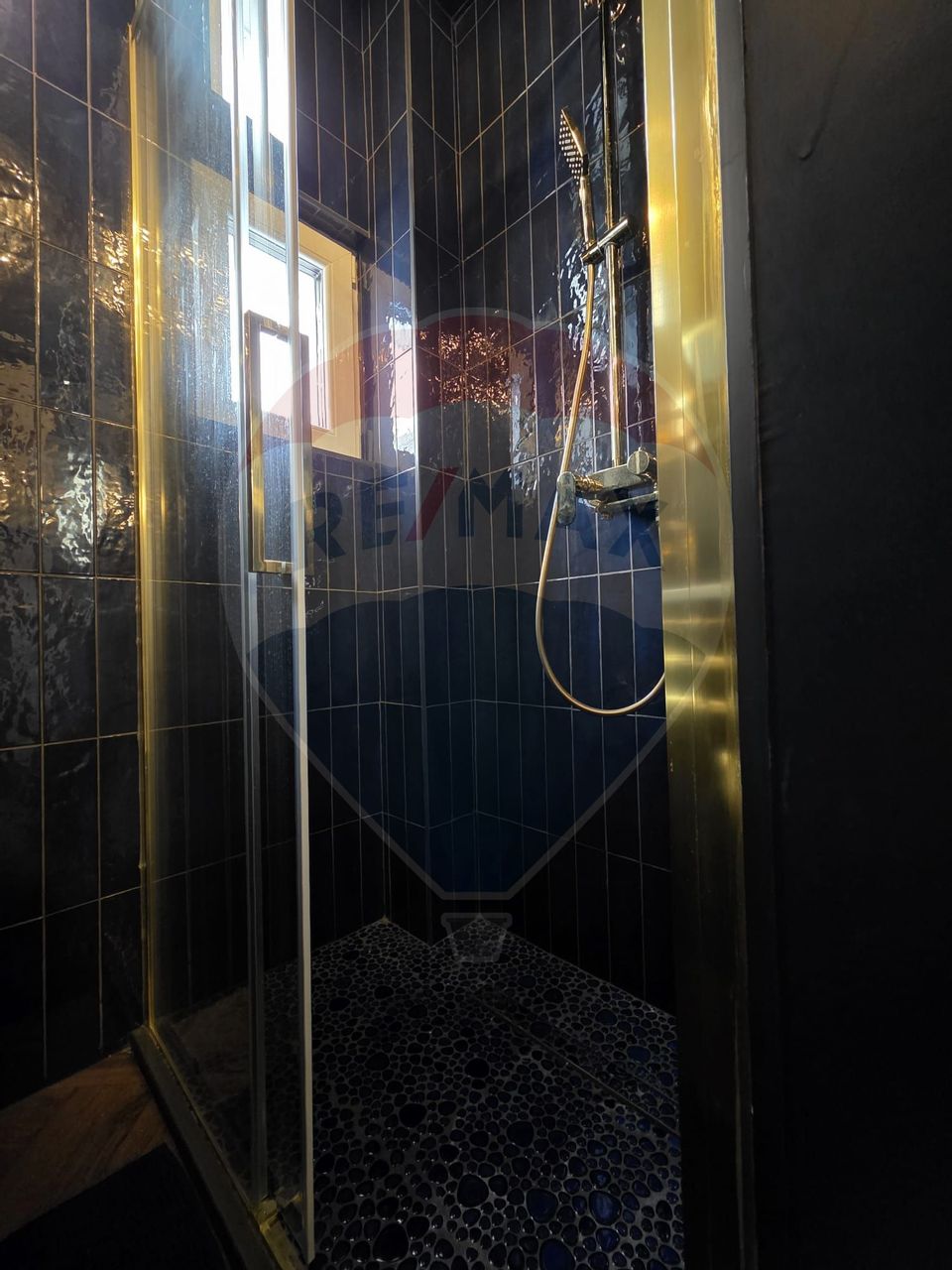 Apartament de lux în stil baroc cu 2 camere de închiriat în zona Dacia