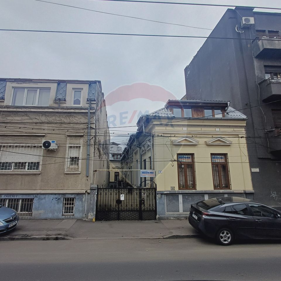 13 room House / Villa for sale, P-ta Victoriei area