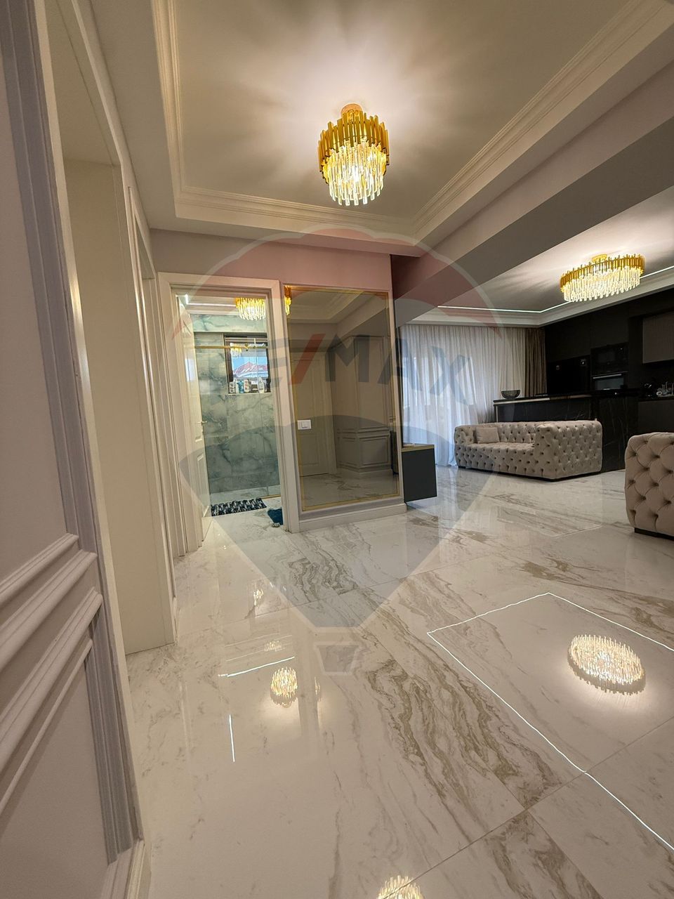 Apartament cu 3 camere de vânzare în zona Ultracentral