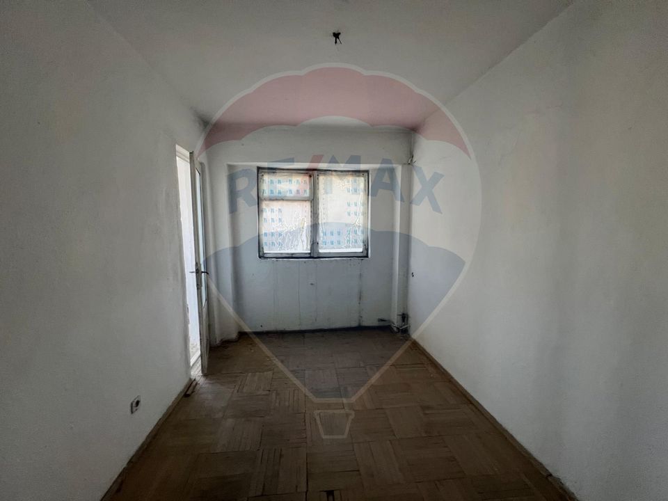 Apartament 4 camere in zona Piata