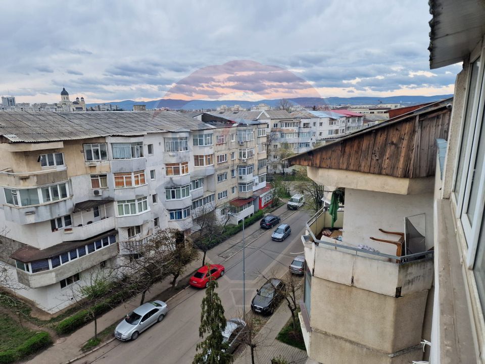 Apartament cu 3 camere de vânzare în zona Stefan cel Mare