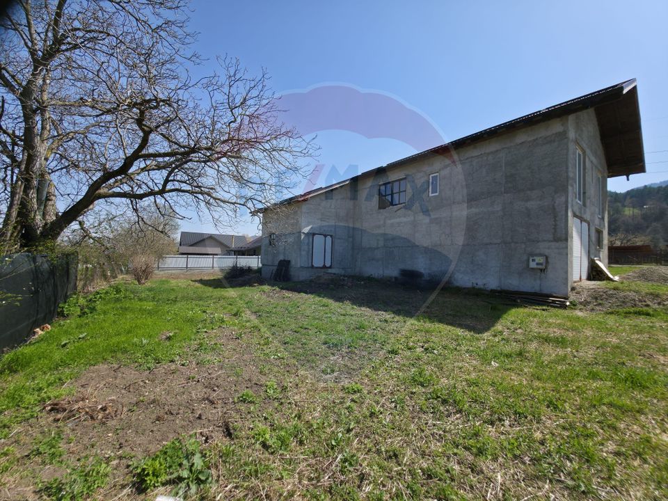 Teren intravilan + casă la roșu de vânzare – Vădurele, jud. Neamț