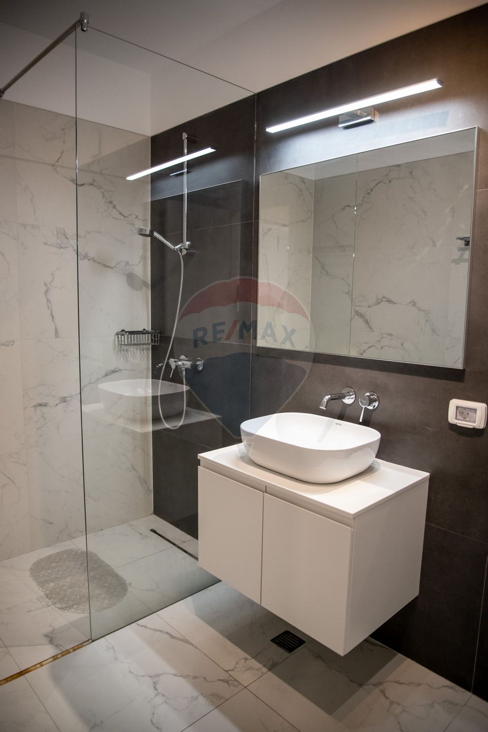 Apartament cu 4 camere de închiriat în zona Herastrau