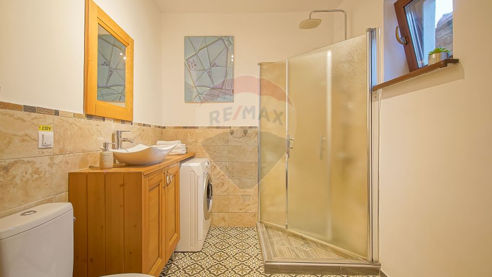 Casa cu 5 studiouri independente, terasa rooftop, vedere montana