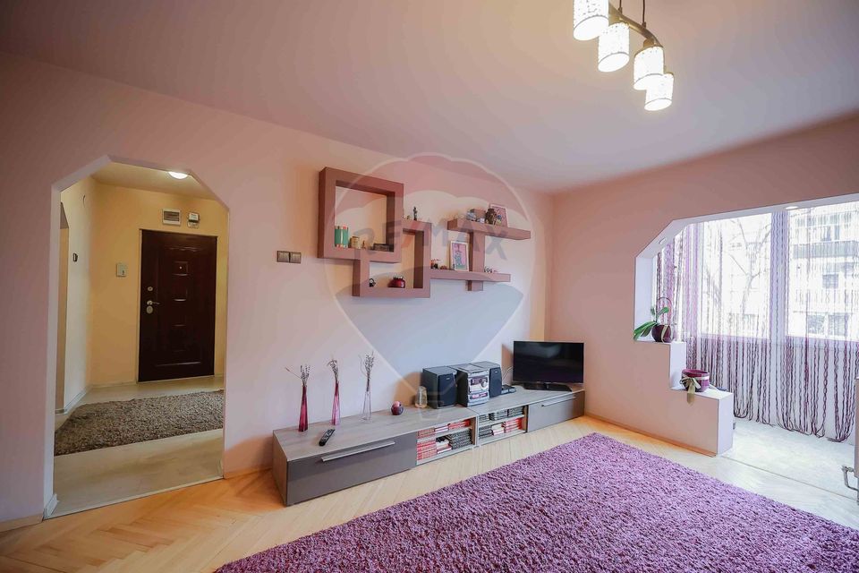 Apartament 3 camere de vânzare în zona Rogerius