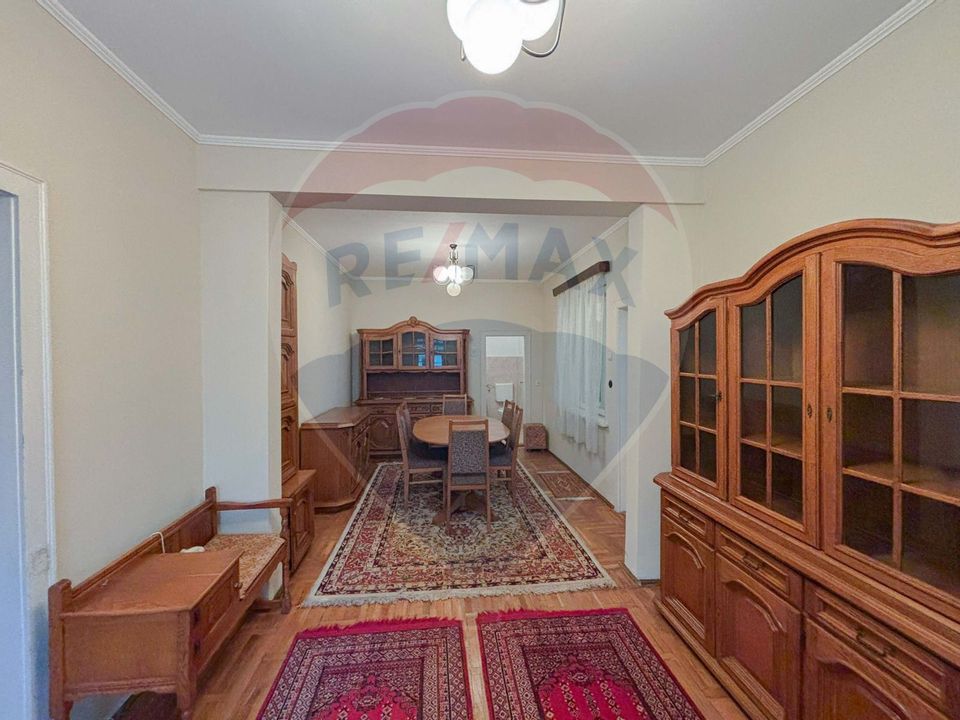 Casă / Vilă cu 5 camere de vânzare în Aleșd zona Ultracentral