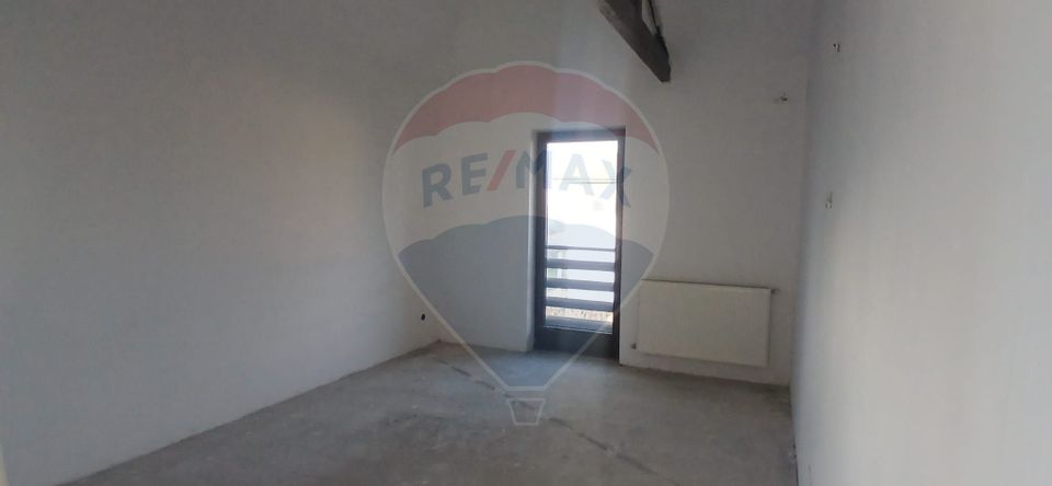 Casa individuala 4 camere cu teren 454 mp cartier privat Crevedia