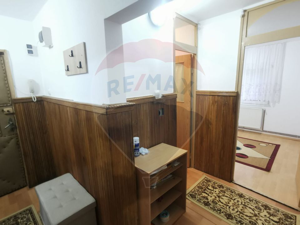 Apartament cu 3 camere de închiriat în zona Garii