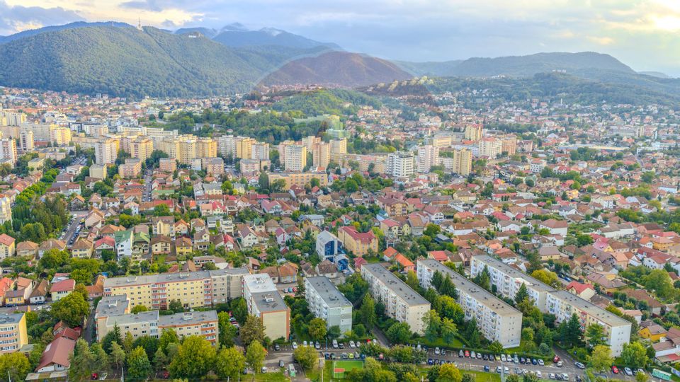 Cladire de 902 mp utili de vânzare, zona Grivitei - DN 13, COMISION 0