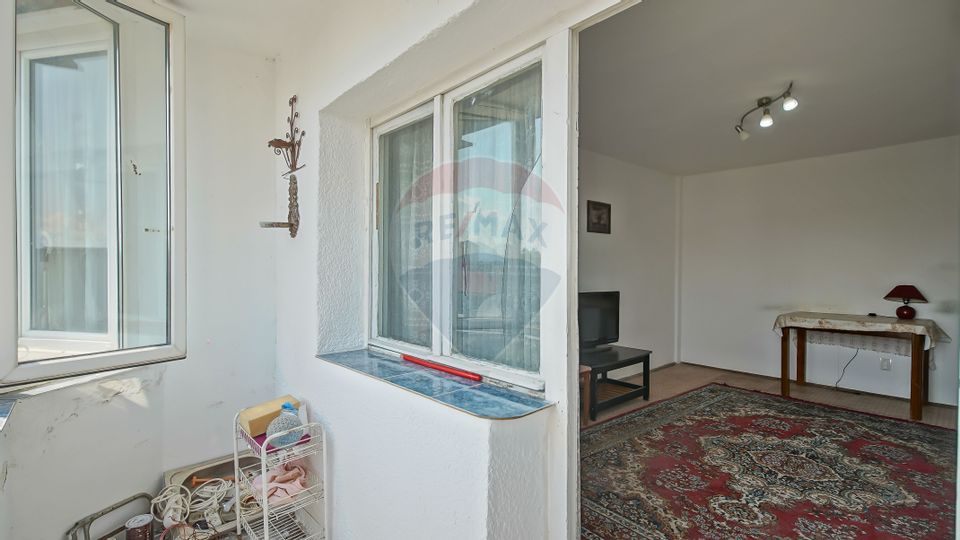 REZERVAT | Garsonieră decomandată | Zona Tractorul | De renovat