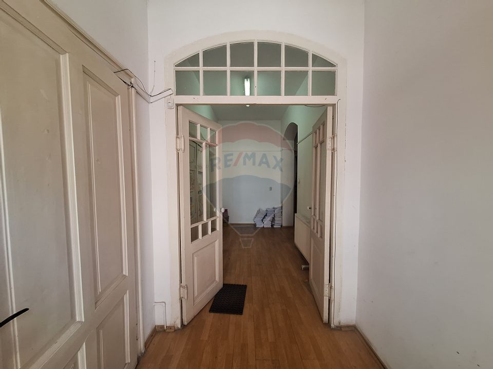 175sq.m Commercial Space for rent, Central area