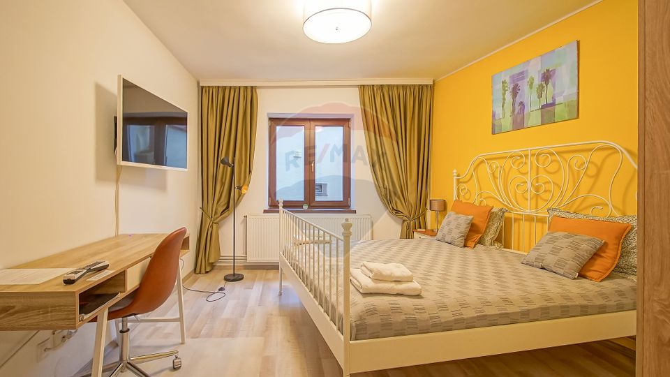 Casa cu 5 studiouri independente, terasa rooftop, vedere montana