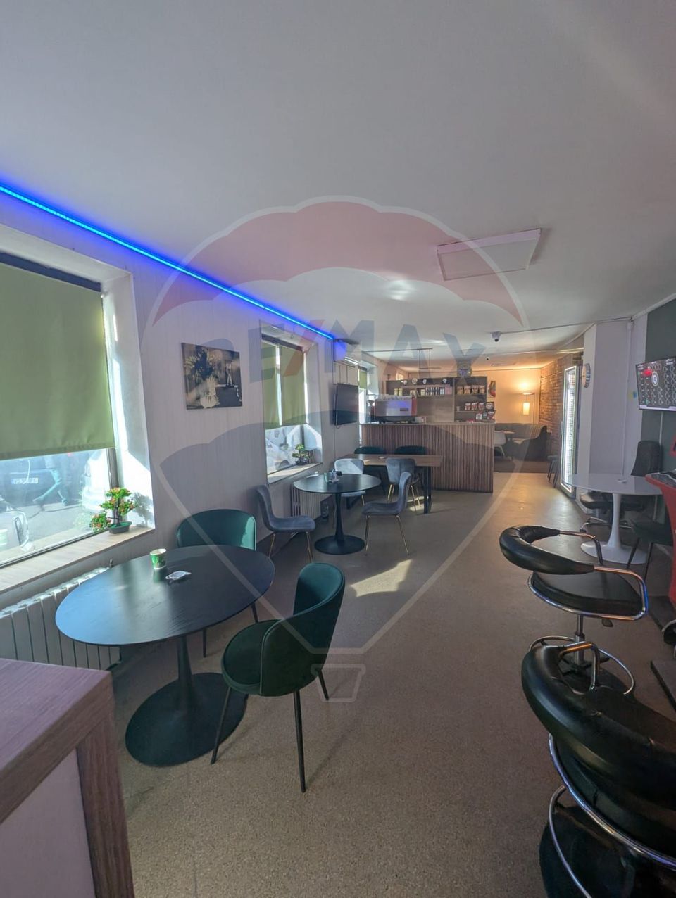 Casă / Vilă cu 5 camere de vânzare în zona Est