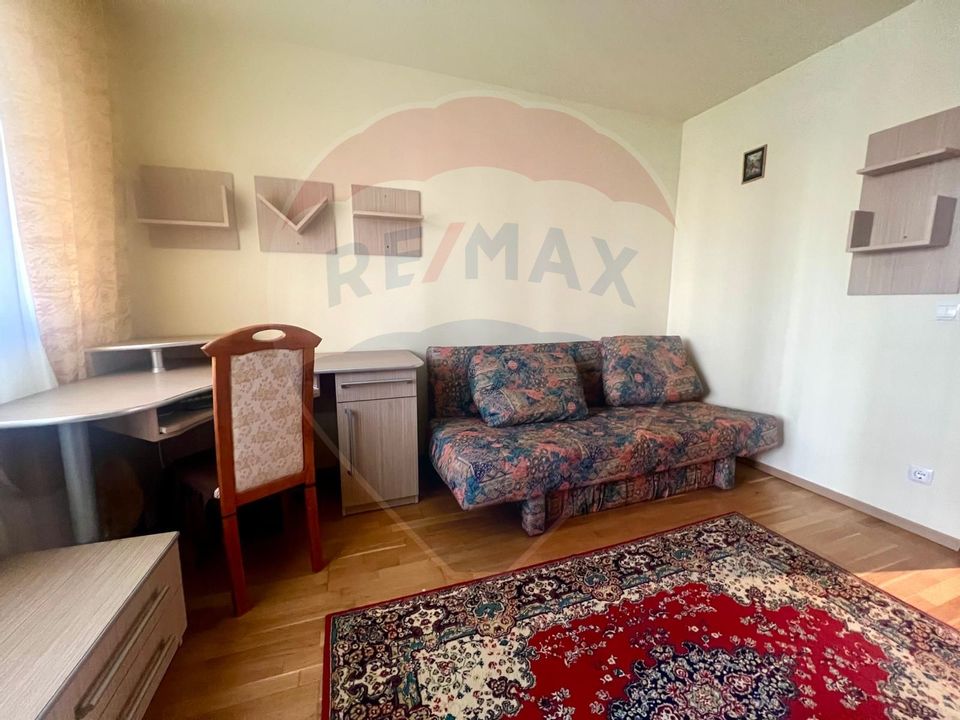 De închiriat apartament cu 4 camere, zona Dacia