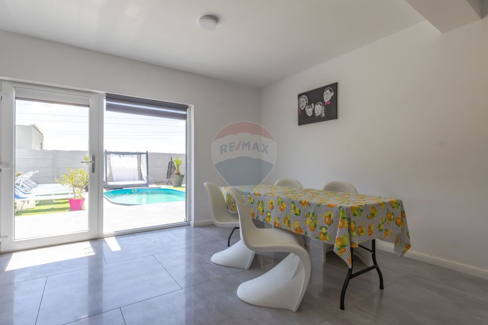 Vilă de lux cu piscina de închiriat