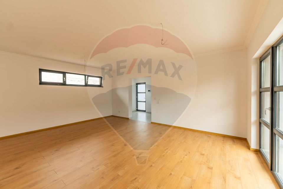 4 room Apartment for sale, Parneava area