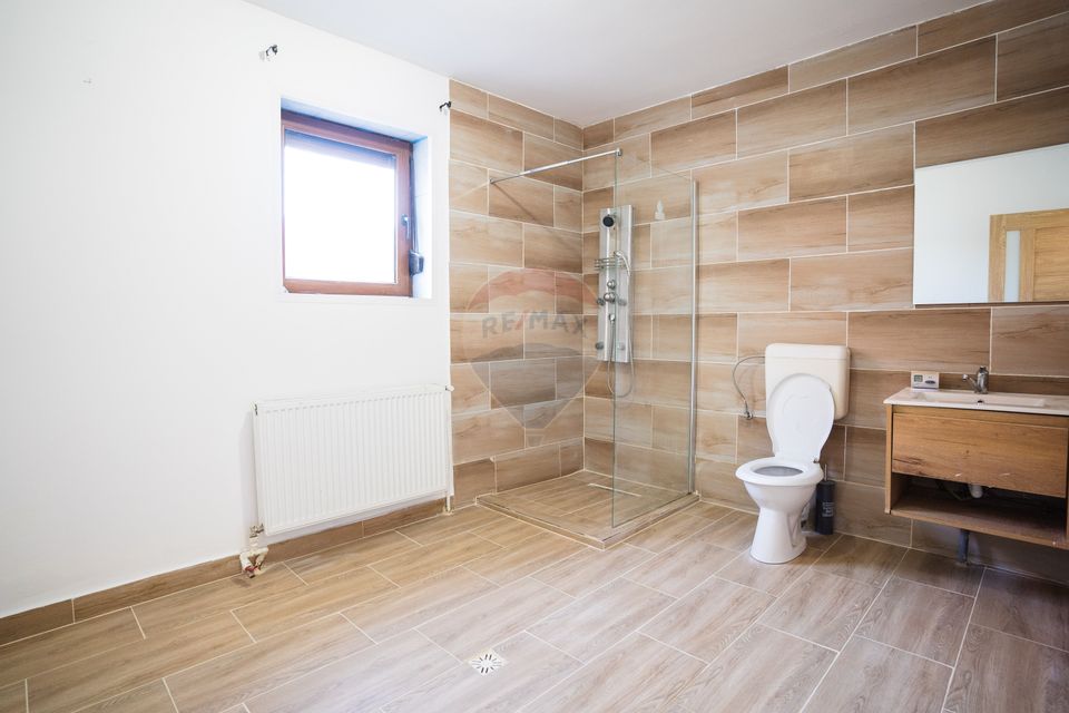 Casă individuală de Vânzare, 242mp utili+ teren de 380mp, în Pitești