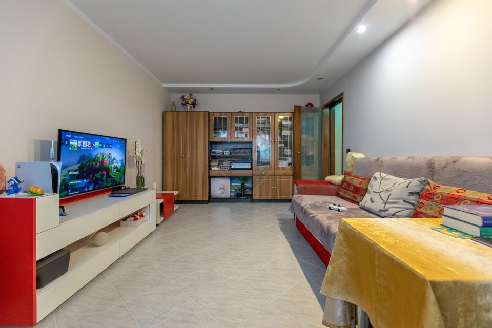 Apartament cu 3 camere decomandate , strada Letea