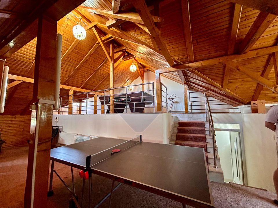 Casă / Vilă cu 16 camere de vânzare în zona Central