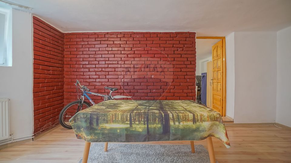 REZERVAT! De vânzare apartament 4 camere în vilă impozantă