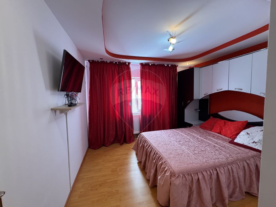 Apartament cu 3 camere in centru - Moinesti - de inchiriat