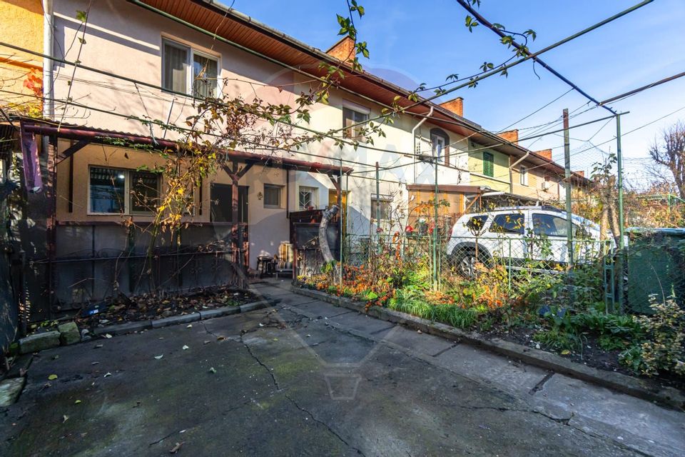 Casă "insiruita" 3 camere D+P+1+ pod/  str Forjei  - Brasov