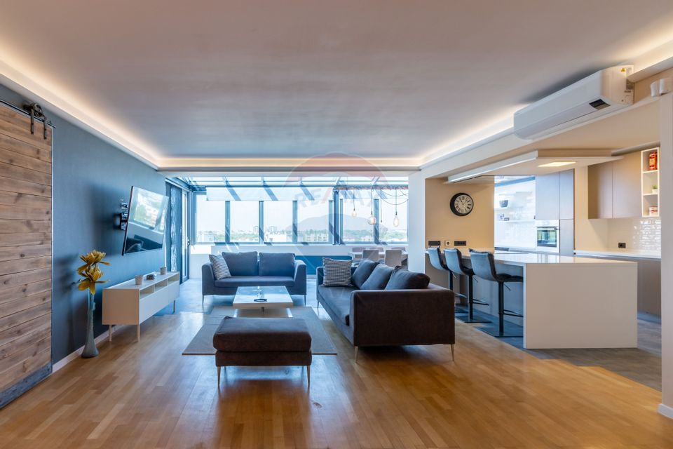 Penthouse panoramic view in Green Lake Residence