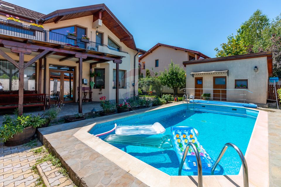 Casă / Vilă in Corbeanca, pe strada Laguna Albastra, langa lac