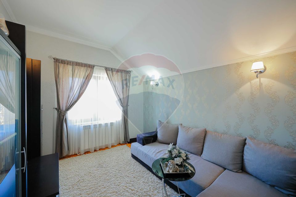 De vânzare vilă cu 7 camere, drum privat, în zona de Dealuri