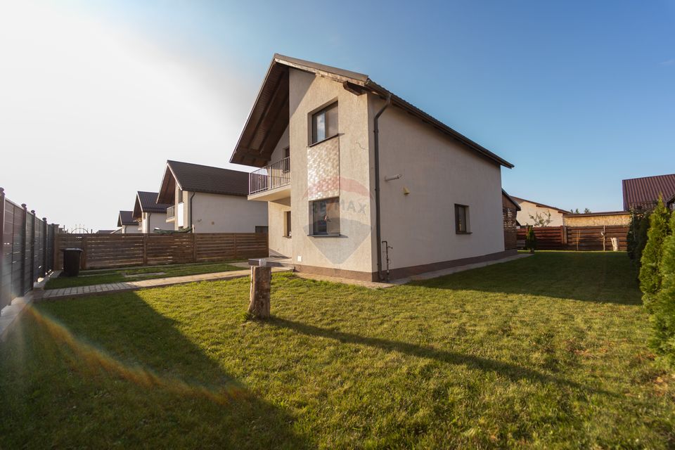 Comision 0%! | Proprietate cu terasa, semineu | 400 mp teren, Izvor!