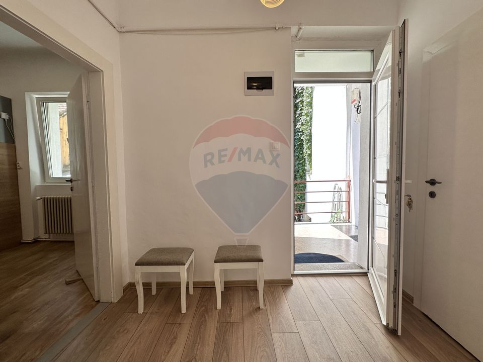 Apartament Ultracentral, se mobileaza nou, acces la curte. 60mp.