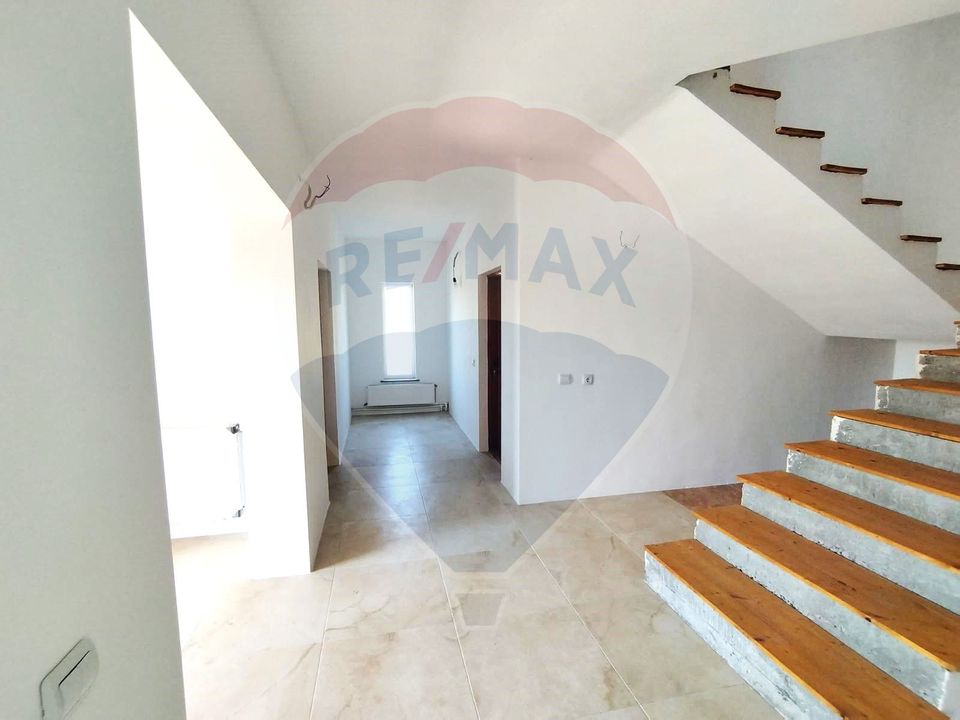 5 room House / Villa for sale