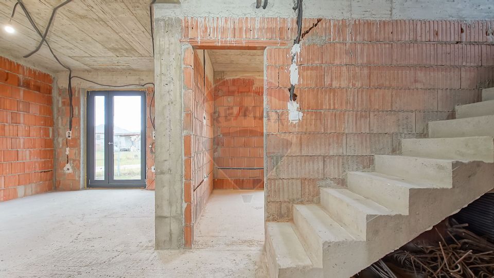 Vedere de Vis: Munți/Cetate | Impune-ți stilul acasă | 150mp la gri