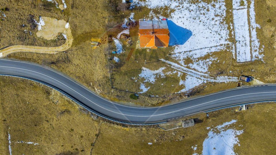 Teren intravilan CU PRIVELISTE DE POVESTE- Fundata- Romania