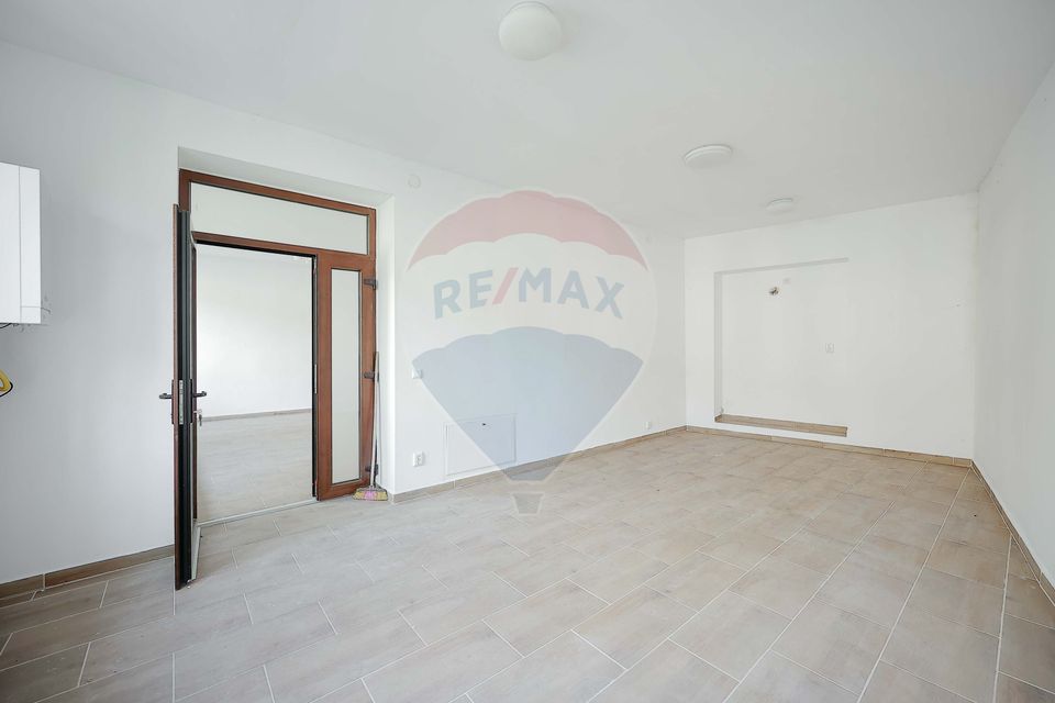 65.8sq.m Commercial Space for sale, Ultracentral area