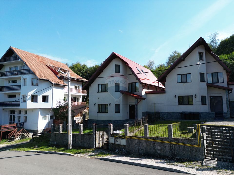 Casă / Vila cu 6 camere de vânzare în Predeal