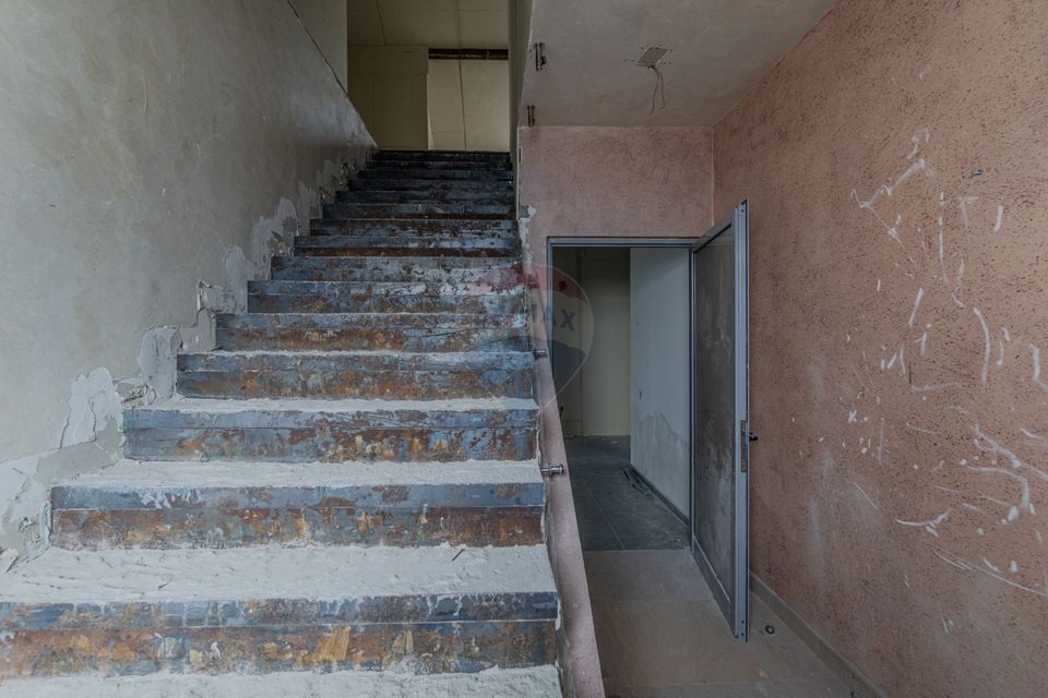 Cladire de 902 mp utili de vânzare, zona Grivitei - DN 13, COMISION 0