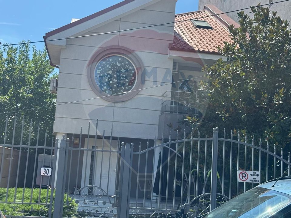 Casă / Vilă spațioasă de închiriat – Militari, zona Moinești