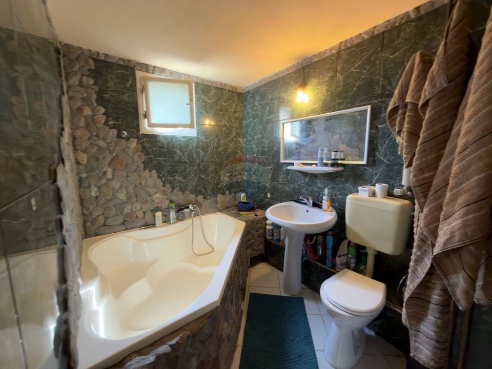 Apartament cu 4 camere de închiriat în zona Rogerius