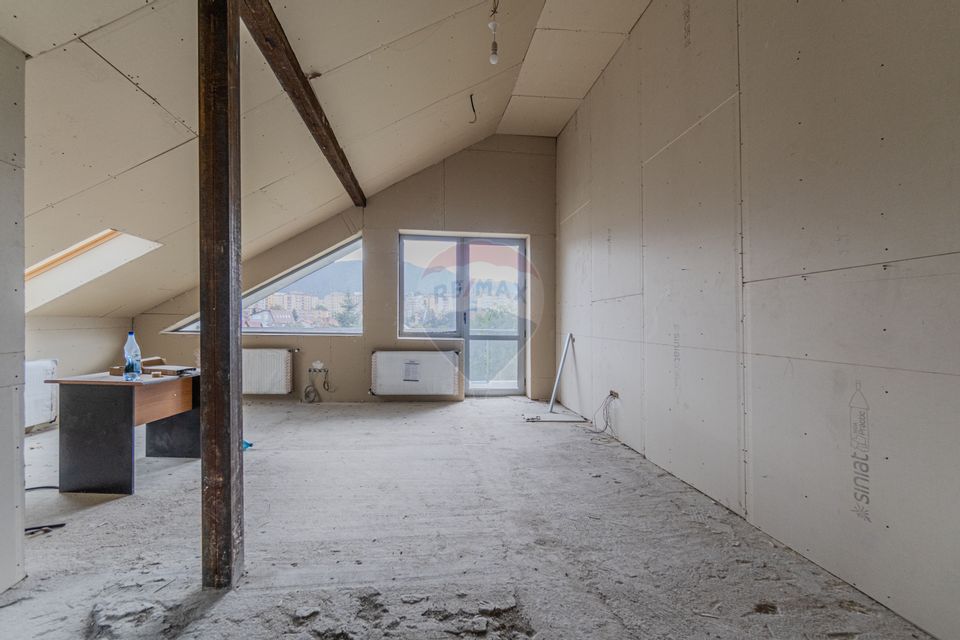 Cladire de 902 mp utili de vânzare, zona Grivitei - DN 13, COMISION 0