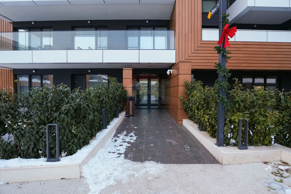 Vanzare apartament de lux cu 4 camere, curte de 279 mp in Pallady