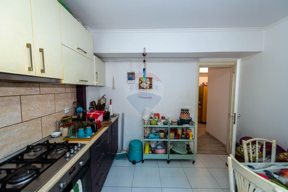 Apartament deosebit 3 camere, decomandat, vanzare, 100mp curte proprie