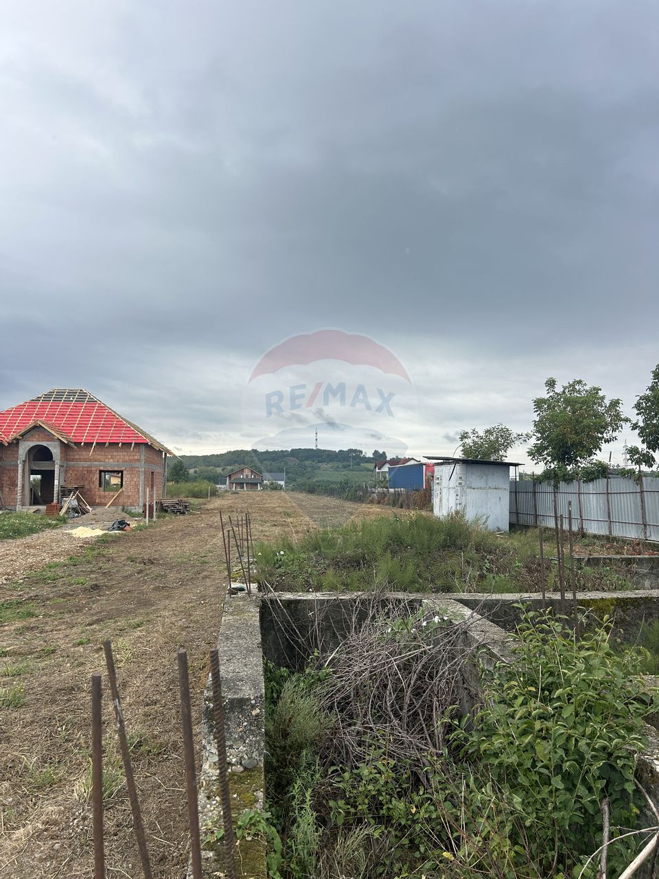 Teren 4,280mp Lapusel / Strada Primaverii cu fundatie si parcelabil