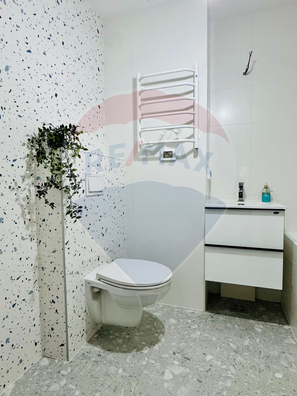 Apartament cu 3 camere de vânzare în zona Central