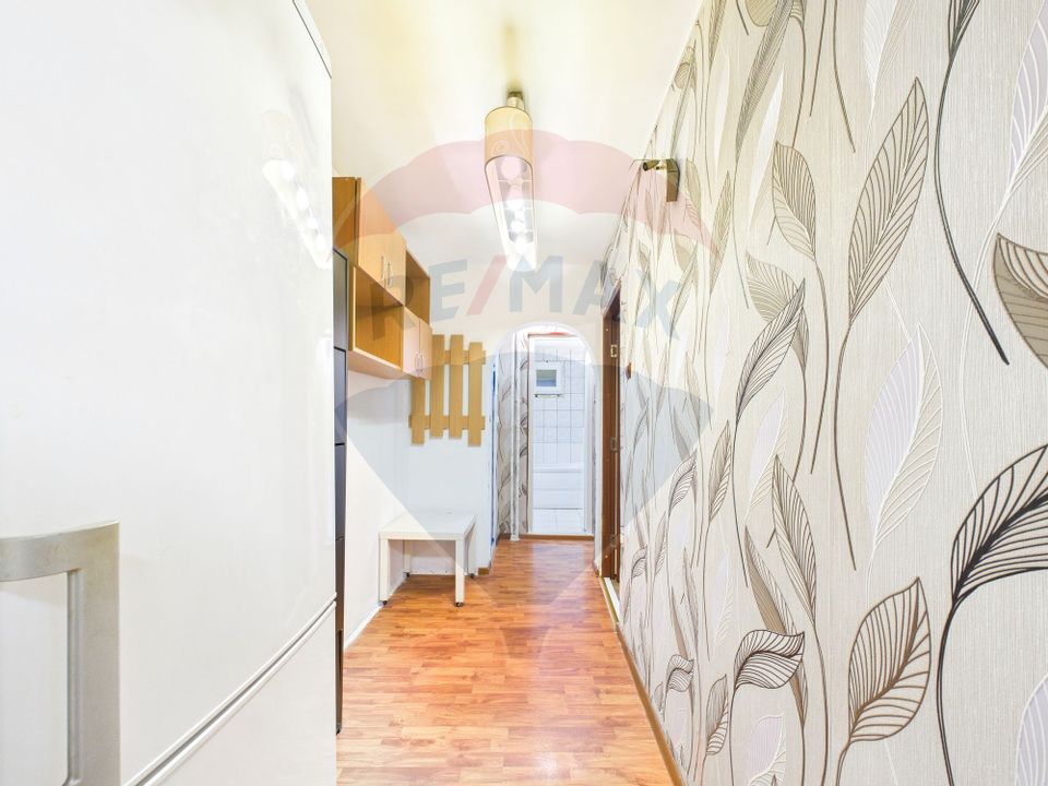 Apartament cu 4 camere de vânzare în zona Rahova