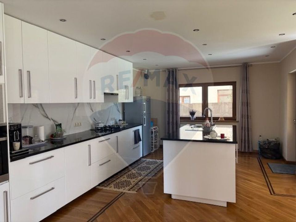 5 room House / Villa for sale