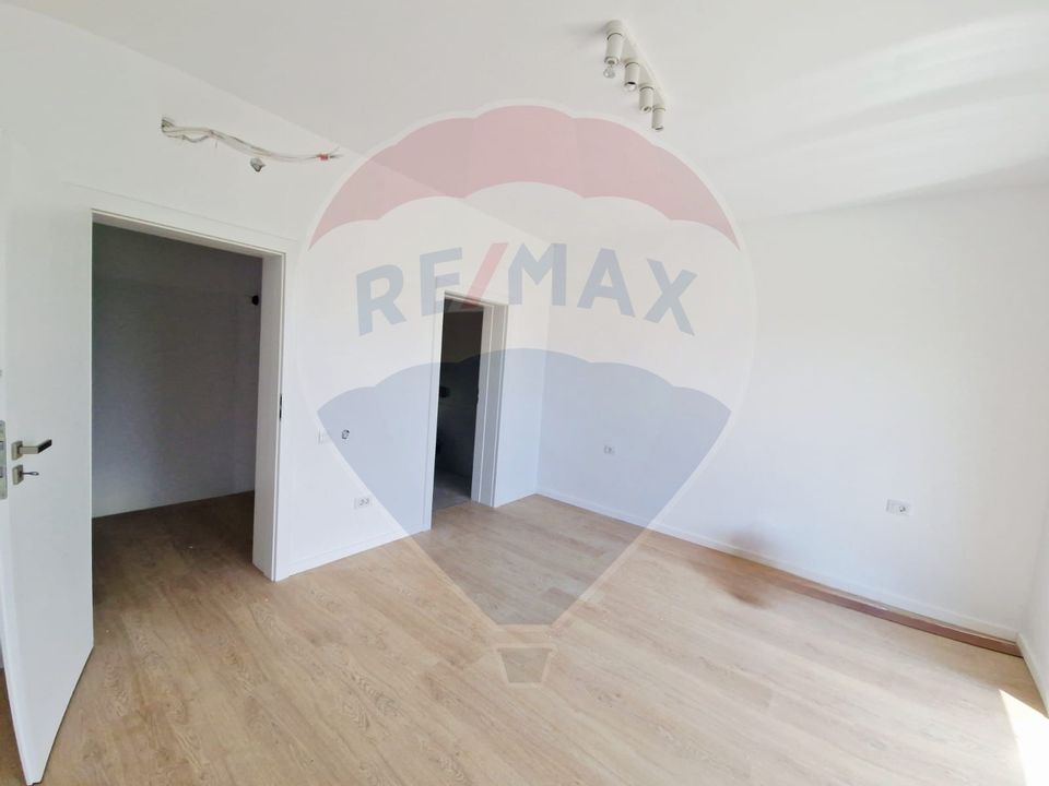 Casă / Vilă - 132,5 mp  , teren - 264 mp  / zona Cârcea