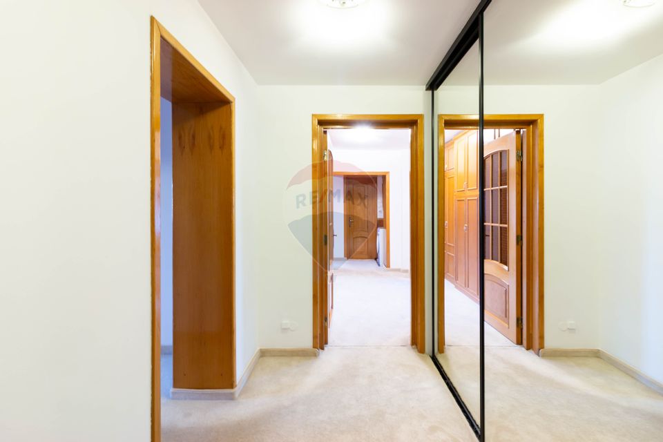Apartament de 4 camere transformat in 3 camere pe B-dul Decebal