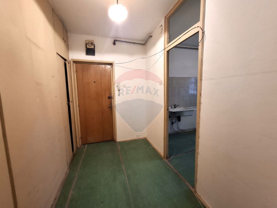 For sale 2 rooms apartment with central heating system, Titan