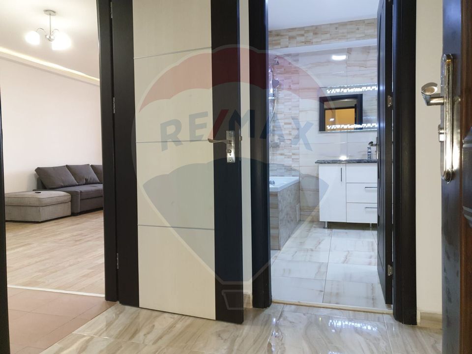 Apartament cu 3 camere de închiriat